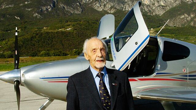 A 100 anni pilota l'aereo "Però mi vietano la bici"