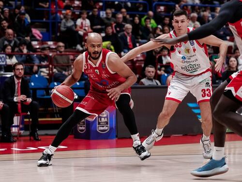 Basket, l'Olimpia Milano cade in casa contro Pistoia. Bologna ko a Brindisi