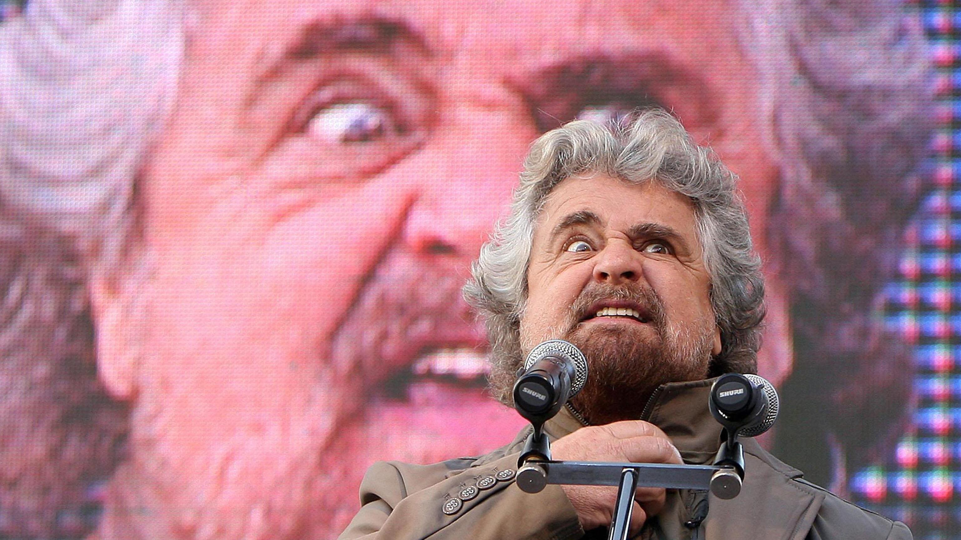 Beppe Grillo contro i suoi: "Chi dice che sono antidemocratico vada fuori dalle palle"