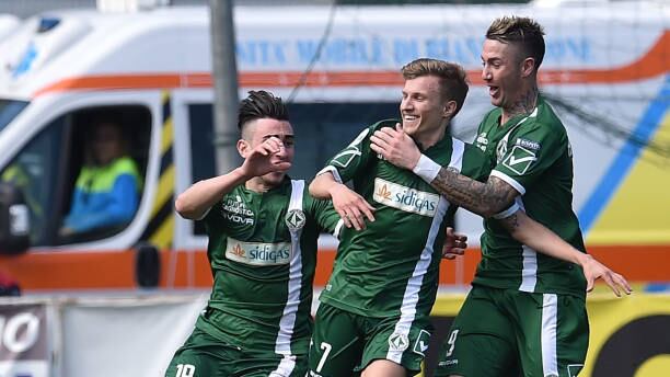 Serie B, l'Avellino attende il responso sul ricorso. Cento tifosi davanti al Coni