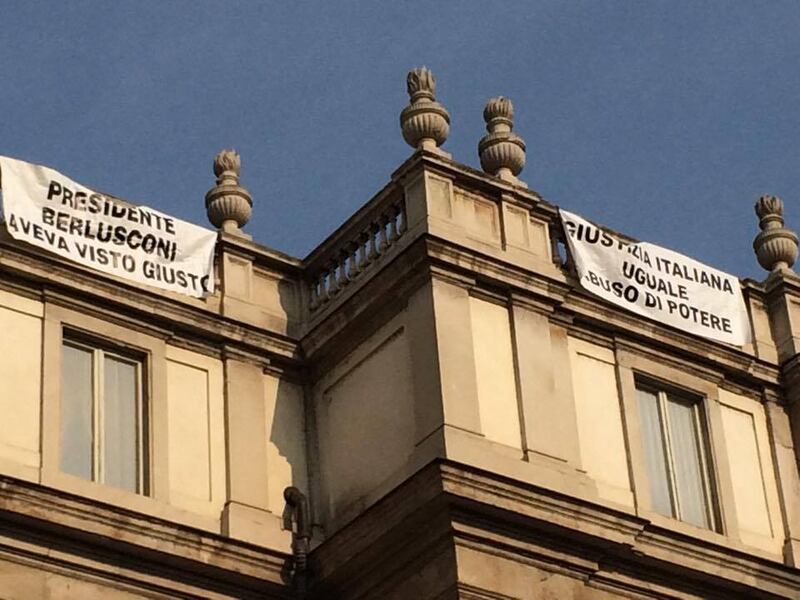 Milano, sul tetto della Scala per protesta 1