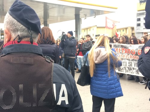 Di Maio contestato da studenti e lavoratori a Pomigliano