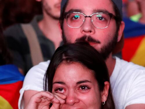 La delusione dei catalani dopo le parole di Puigdemont