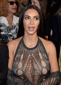 Kim Kardashian in biancheria intima alla Paris Fashion Week 23
