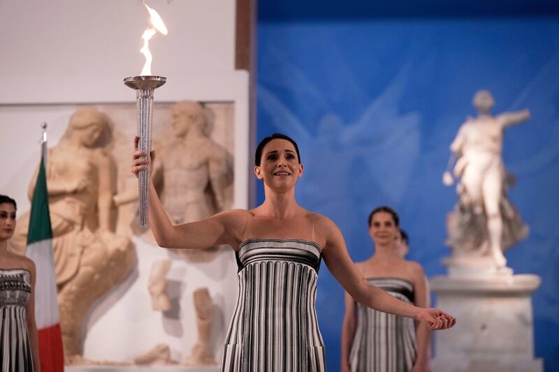 Milano-Cortina 2026: la fiamma olimpica inizia il lungo viaggio da Olimpia 2