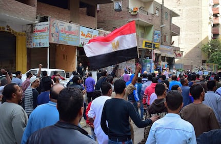 Manifestanti pro-Morsi in corteo a Giza 2