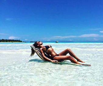 Sarah Nile, topless bollente per il 2017 24