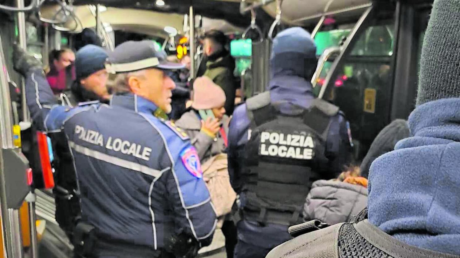 Molesta 17enne sul metrò. Lei va dai vigili: arrestato
