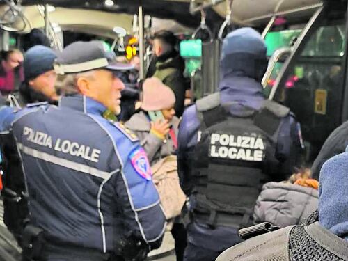 Molesta 17enne sul metrò. Lei va dai vigili: arrestato