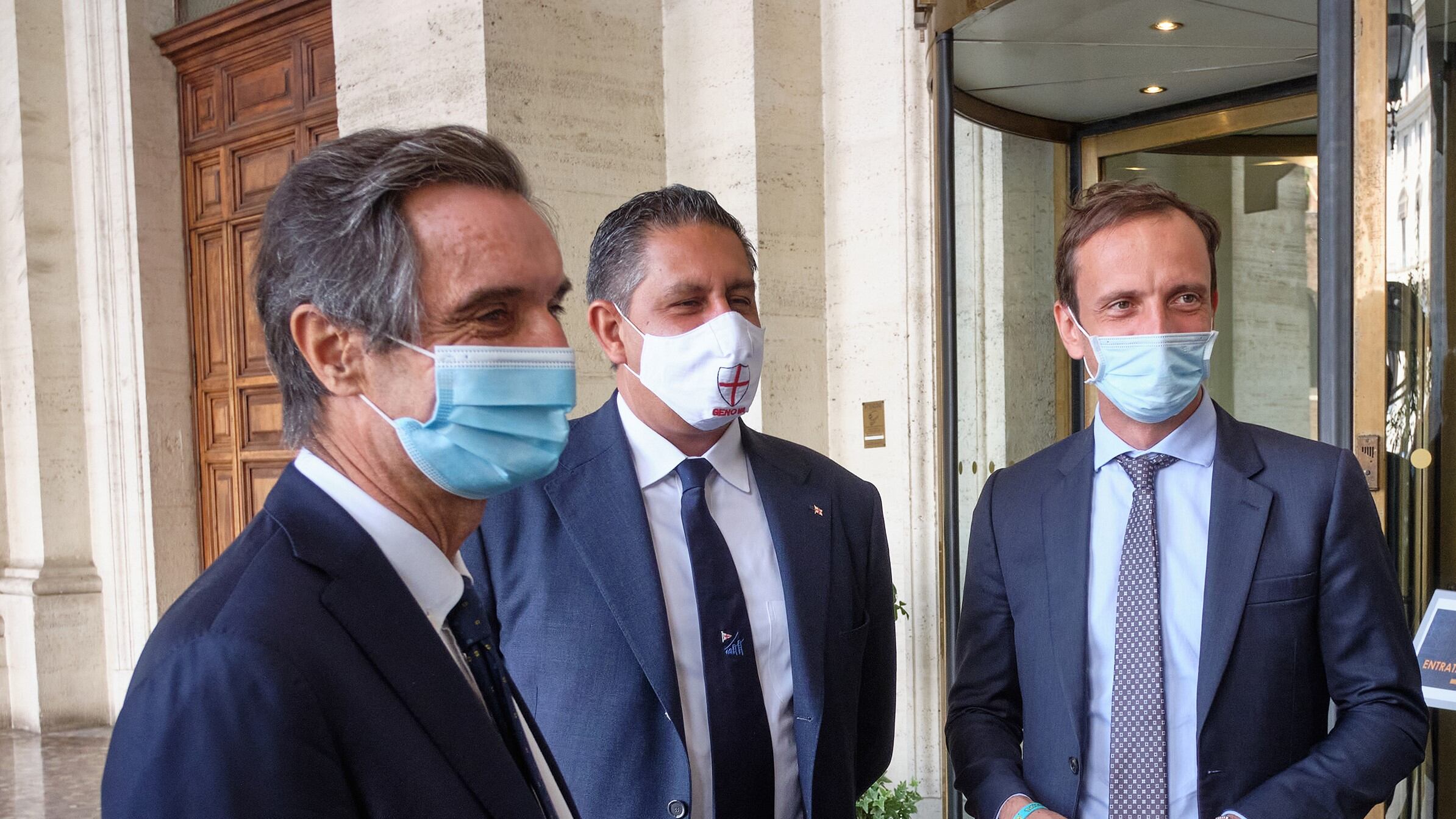 L'asse delle Regioni: "Lockdown per i no vax". Ma il governo frena
