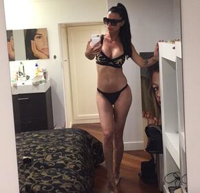 Antonella Mosetti, lato b hot in costume 25
