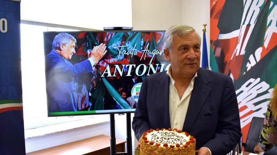 Tajani celebrato da amici e colleghi per i settant'anni: "Non smetterò mai di battermi per le mie idee"