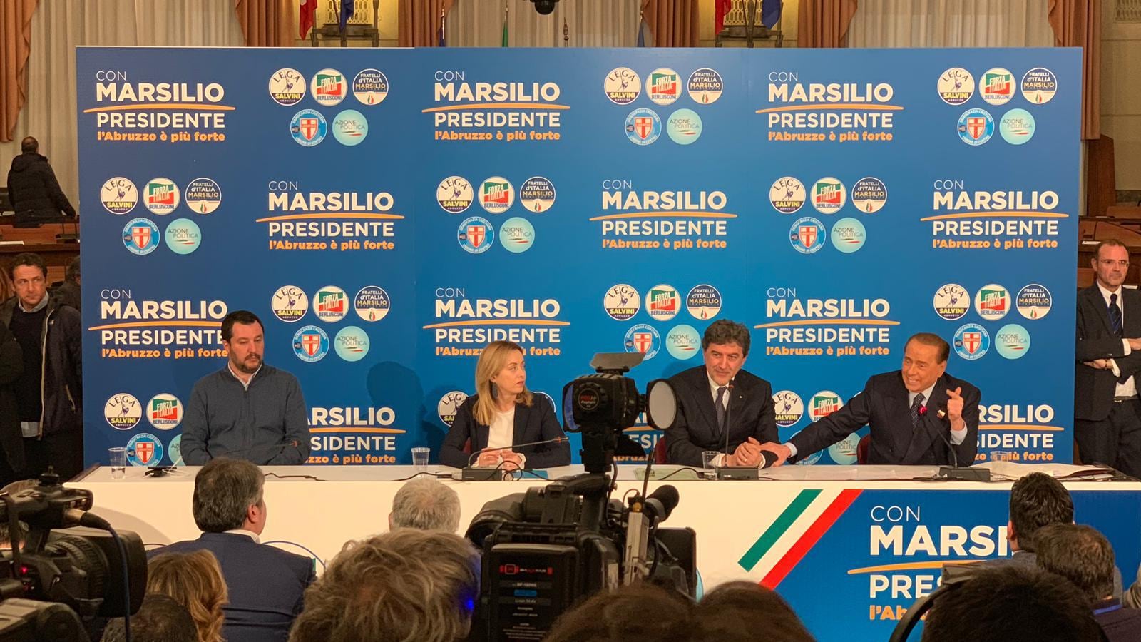 Il centrodestra litiga sulla piazza: 8 Regioni a rischio