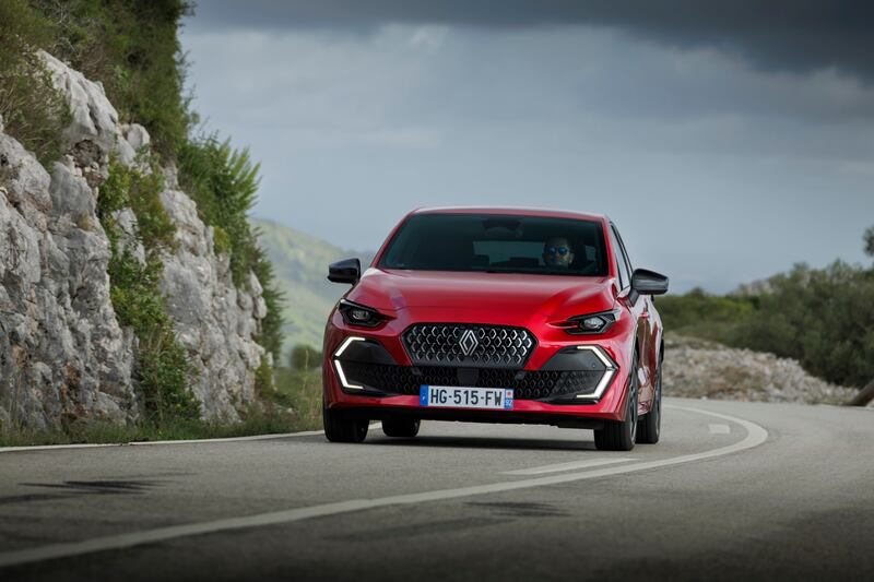 Renault Clio E-Tech: guarda tutte le foto 17