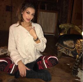 Cristina Buccino, foto hot sulle scale 23