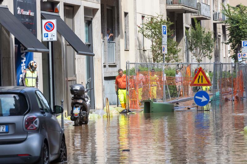 Perforata tubatura a Milano: residenti senza acqua e corrente  10