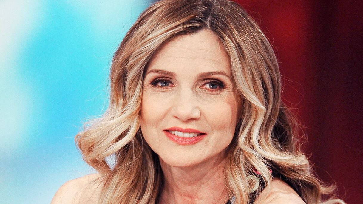 A Sanremo viene ricordato Frizzi. Ma la Cuccarini sbotta sui social