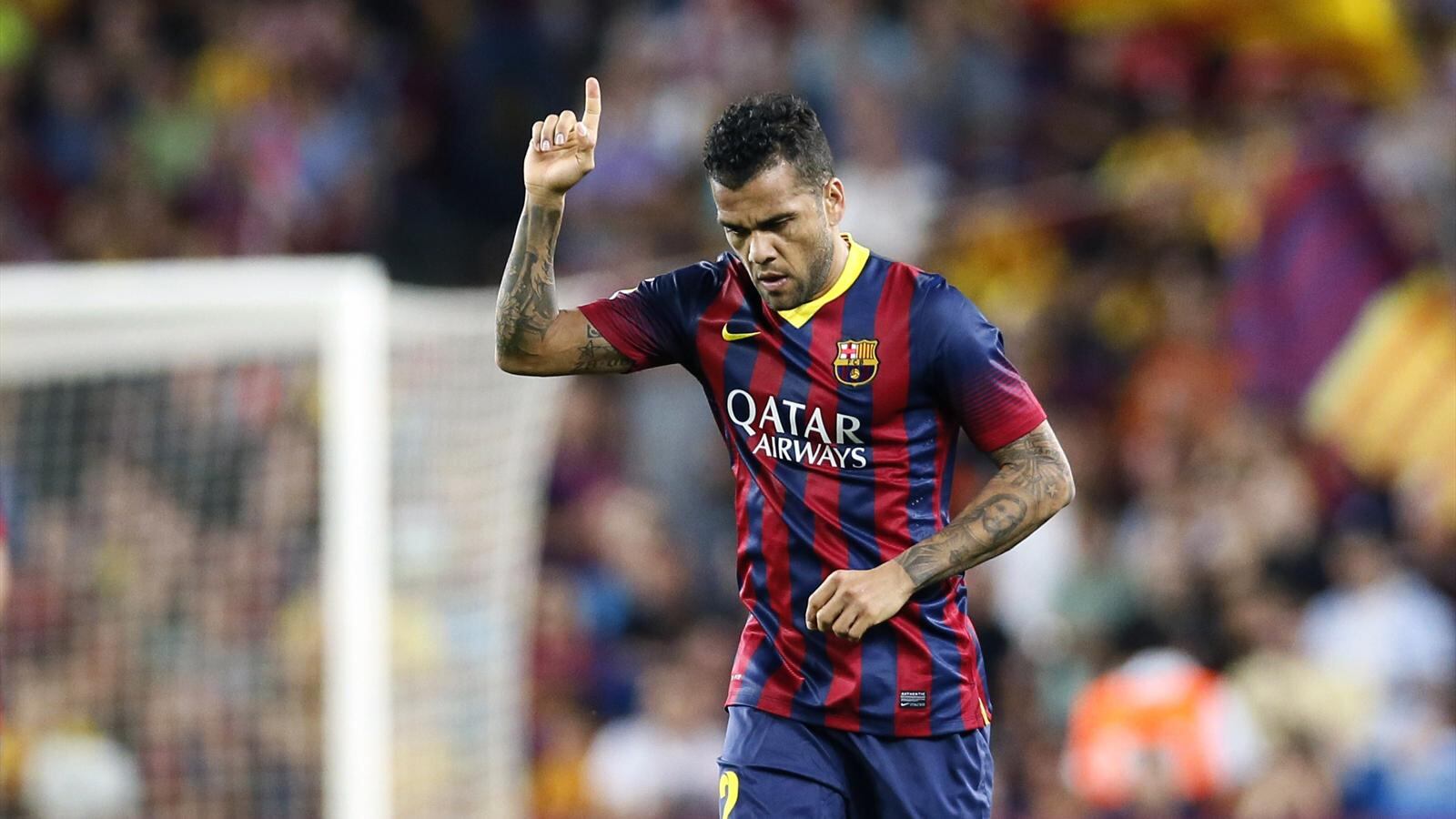 La Juve va, ma guarda a destra Seguiti Dani Alves e Abate
