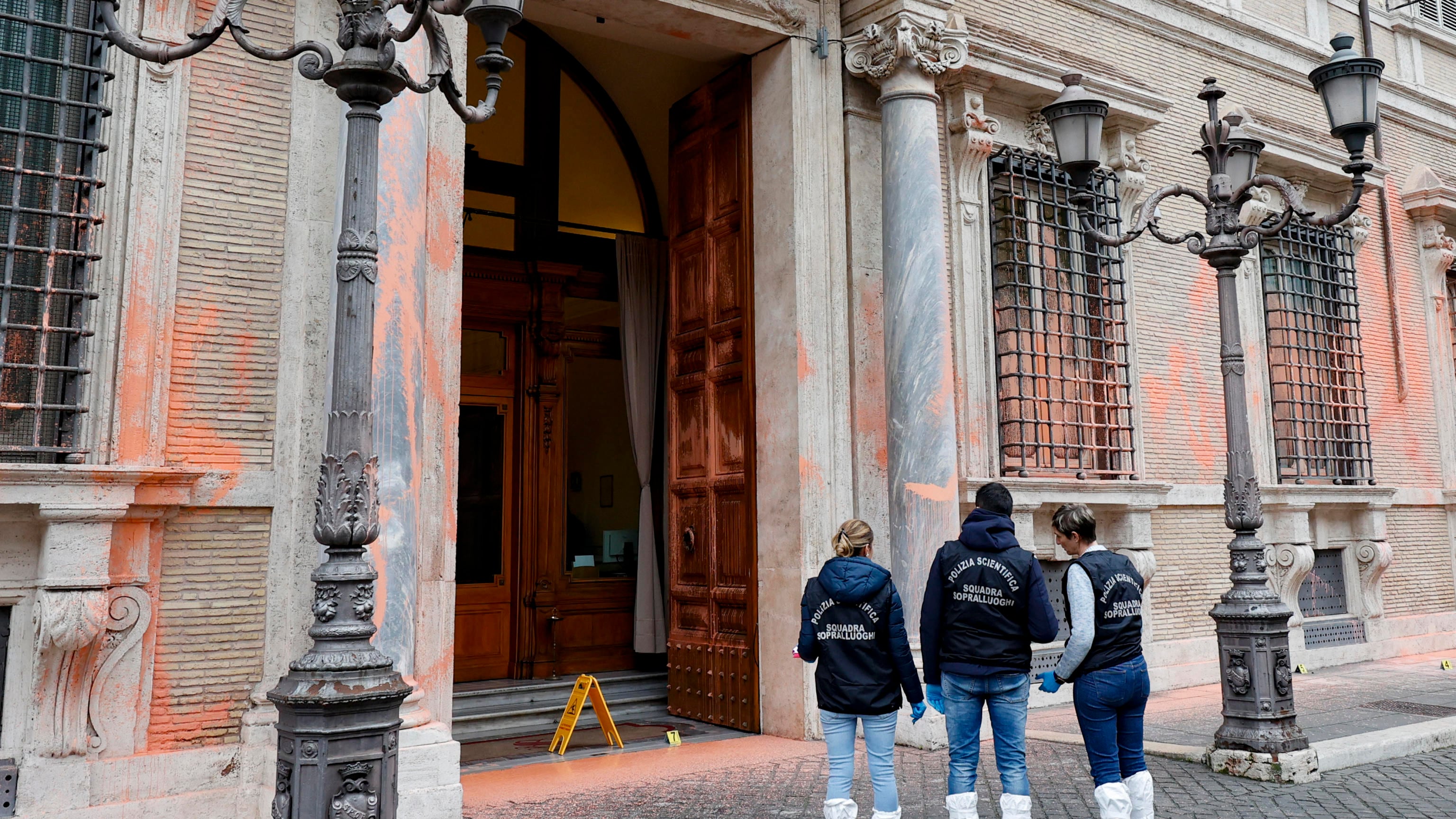 "Dobbiamo ascoltarli". La grillina (e il Pd) difendono gli eco-gretini