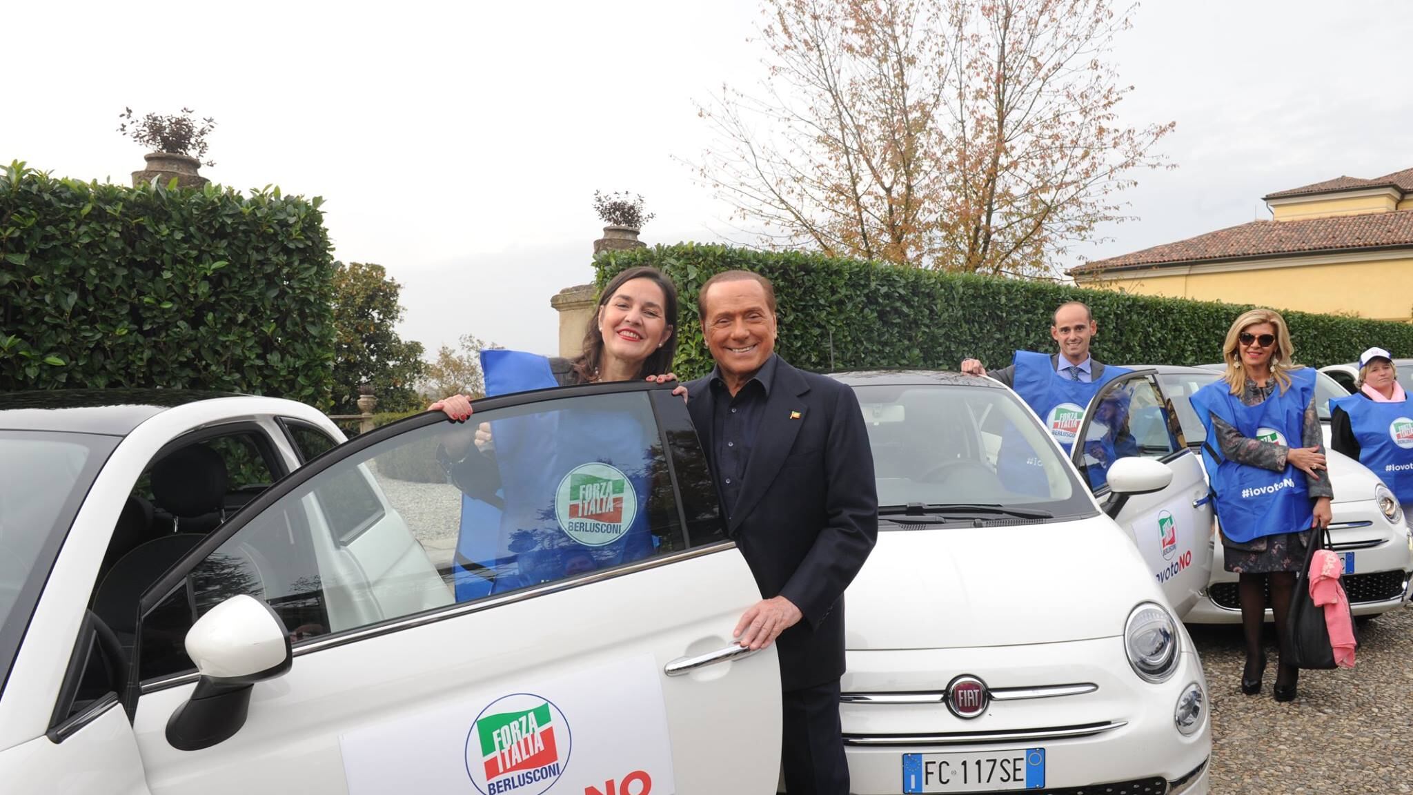 Berlusconi ai volontari: "Riforma è pericolosa"