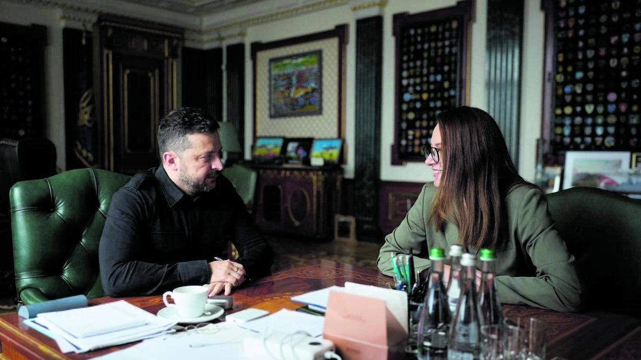 Rimpasto Zelensky: cambiano premier e vertici dell'esercito. "Ci sono nuovi piani"