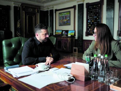 Rimpasto Zelensky: cambiano premier e vertici dell'esercito. "Ci sono nuovi piani"