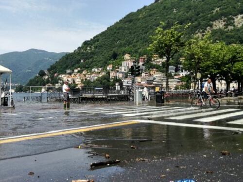 Maltempo in Lombardia, esonda il lago di Como