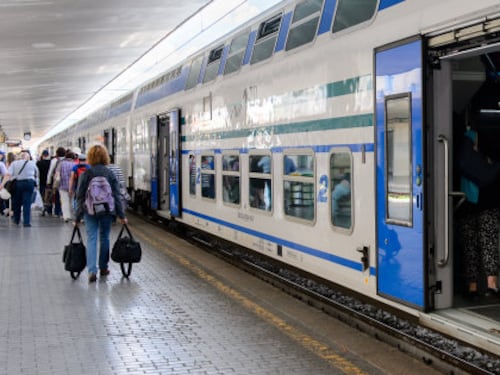 Genova, algerino ruba sul treno e minaccia la donna che lo scopre
