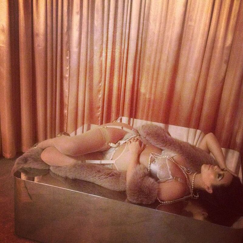Kim Kardashian, tra passerelle e selfie hot 43