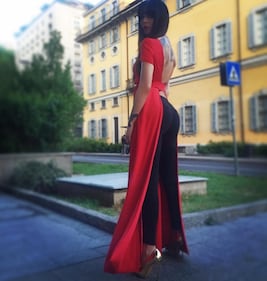 Nina Moric mostra il lato b su Instagram 22