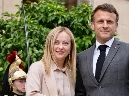 Asse Meloni-Macron: il Patto va congelato fino a giugno 2024. Stallo sul bilancio Ue per il veto di Orbán