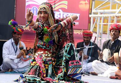 In novanta si sposano in un matrimonio di massa in India 10