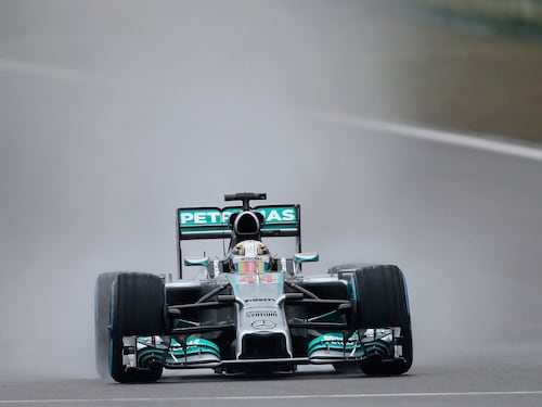 Gp Cina, Hamilton show: pole e tempo da record
