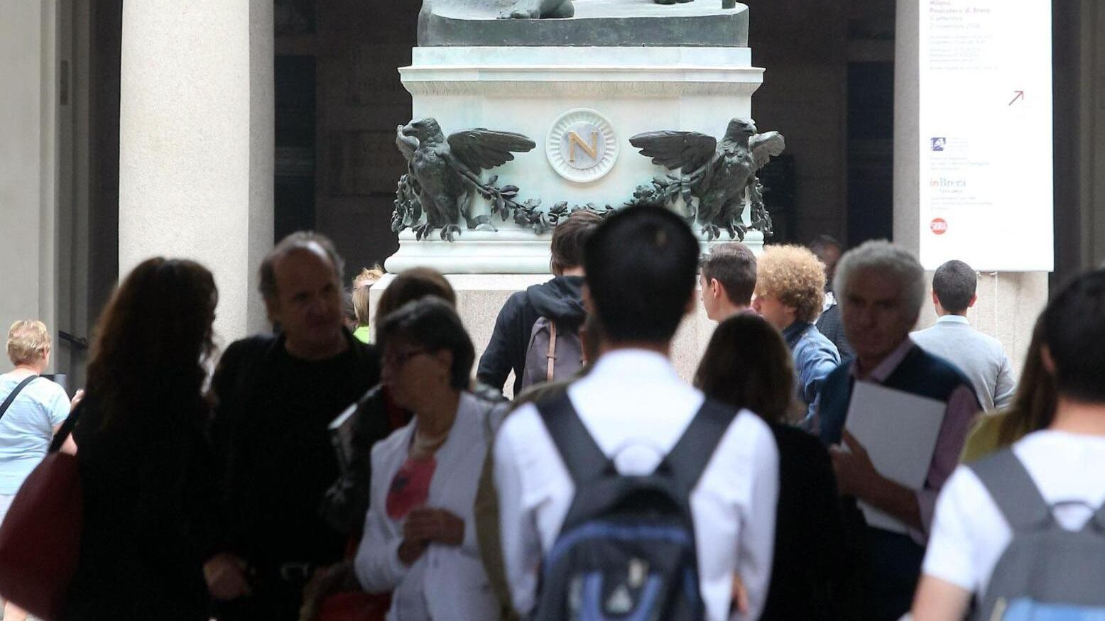 Un Napoleone tutto nuovo nel cortile della Pinacoteca