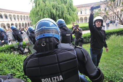 Milano, scontri all'Università Statale 8