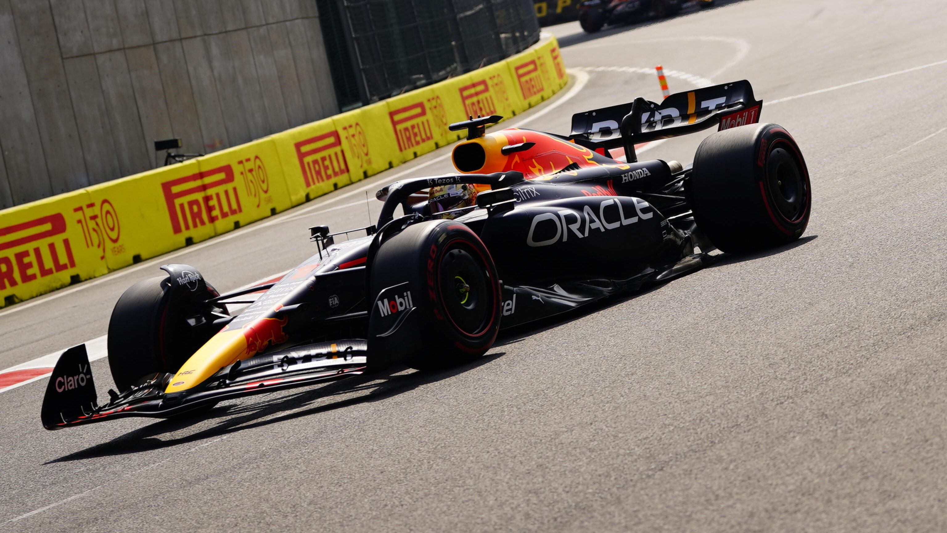 Max, nessuno come lui: 14ª vittoria stagionale. Superati Schumi e Vettel