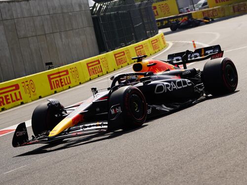 Max, nessuno come lui: 14ª vittoria stagionale. Superati Schumi e Vettel
