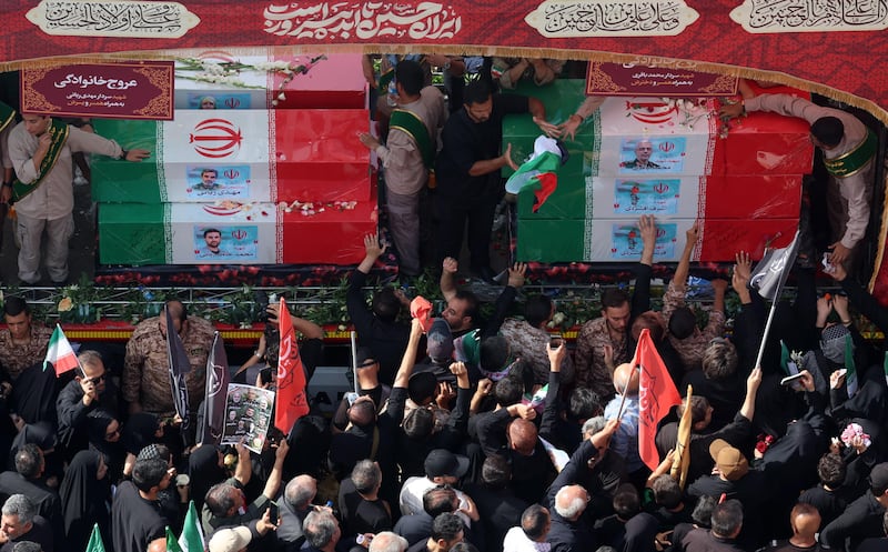 Teheran scende in piazza per i funerali dei "martiri" della guerra dei 12 giorni 3