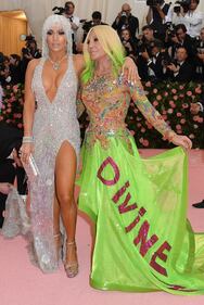 Jennifer Lopez e il clan Kardashian al Met Gala, foto 1