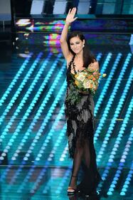 Marika Pellegrini sul palco di Sanremo 3