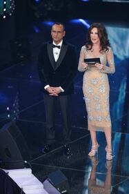 Sanremo 2016: gli abiti della prima serata 56