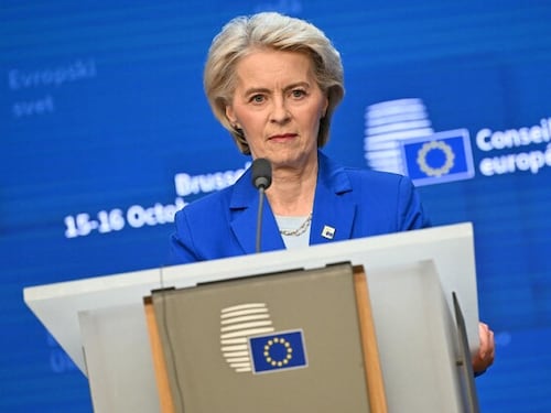 Von der Leyen: "Regolarizzazione migranti può avere effetto su frontiere"