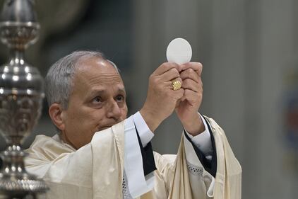 Robert Francis Prevost, ecco le foto di Papa Leone XIV 3