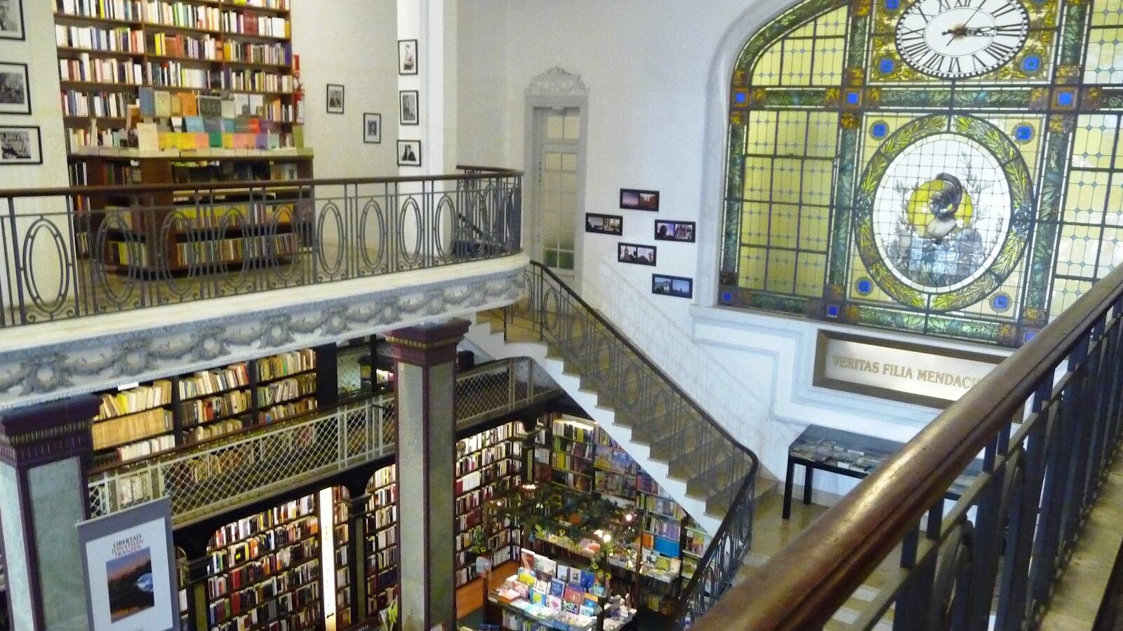 Musica, buon cibo, lettura La libreria a tre dimensioni