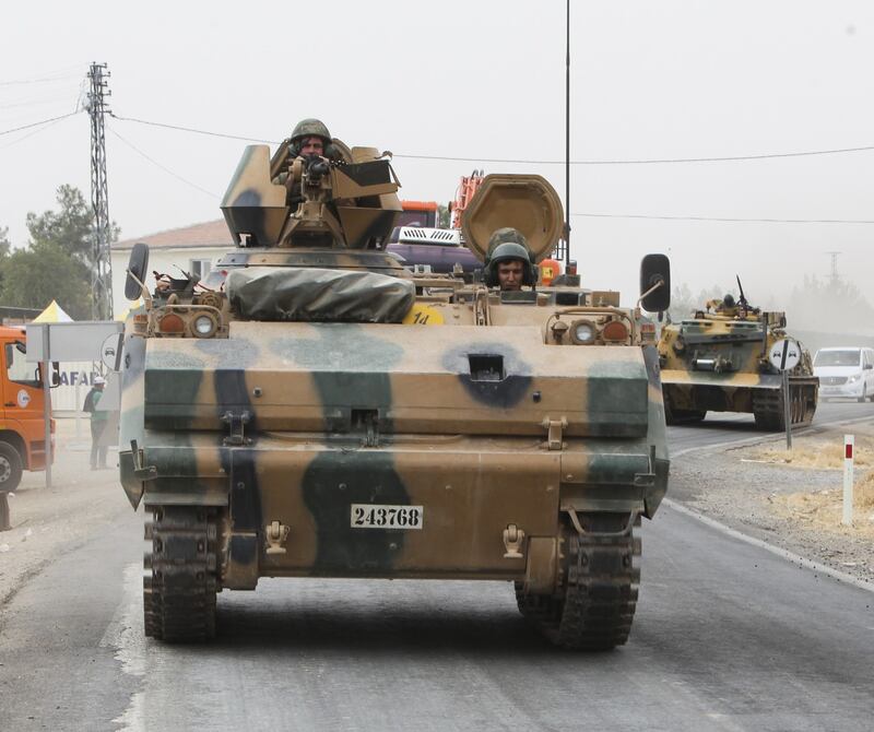 I carri armati turchi penetrano in Siria 5