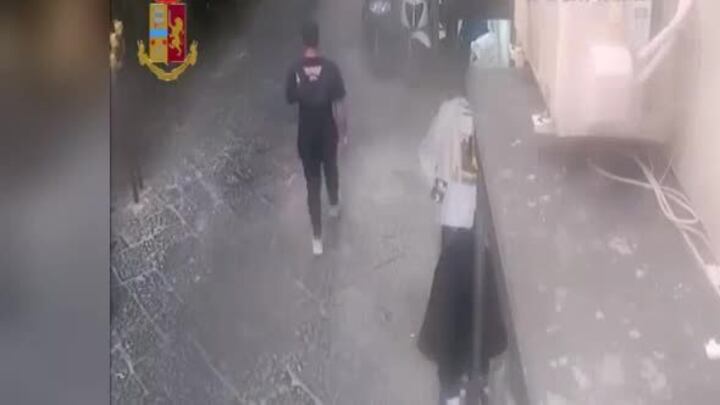 Anziana scippata nei Quartieri Spagnoli: preso il ladro grazie alla videosorveglianza