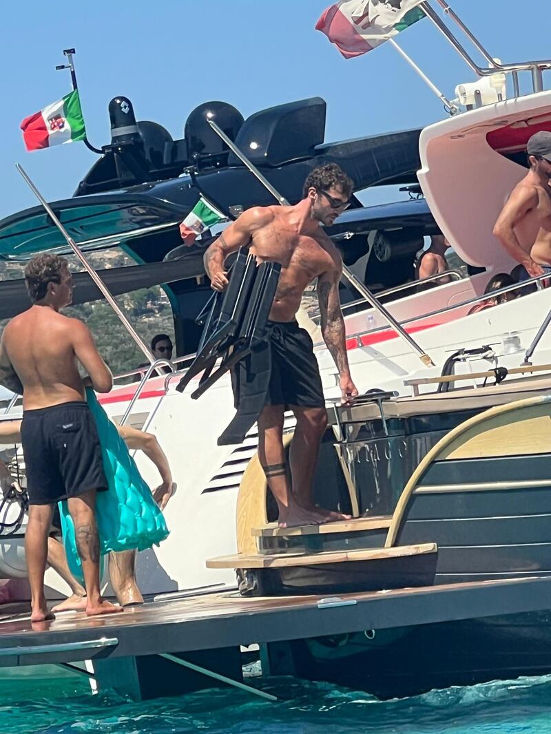 Stefano De Martino, vacanze in Corsica 9