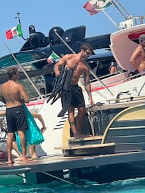 Stefano De Martino, vacanze in Corsica 9