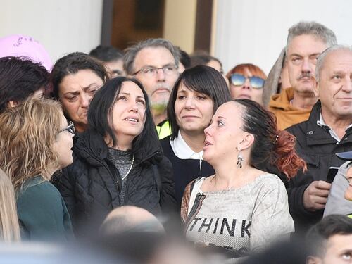 "Adesso giustizia per Desirée". L'ultimo addio di amici e parenti