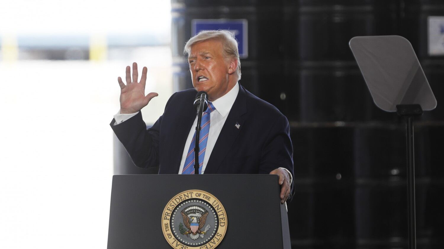 Covid, Biden falco con Trump. "Lavora o qui moriamo tutti"
